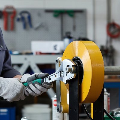 Clé à molette roue jaune